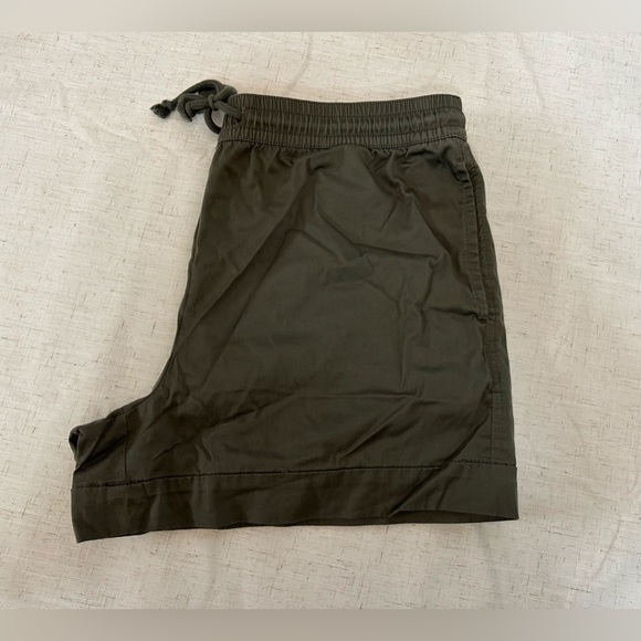 Lou & Grey Olive Green Women's Shorts 🌴☀️ - Picture 8 of 9
